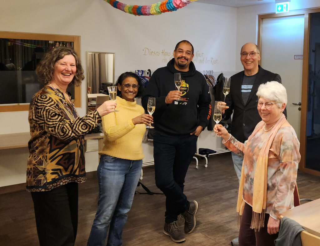 BU: v.l. Markus Kraus, Sophia Herff (Die Grünen), Elisabeth Fuß, Gertrud Eichinger und Michael Kuckuk (beide SPD und Parteifreie Finsing) 